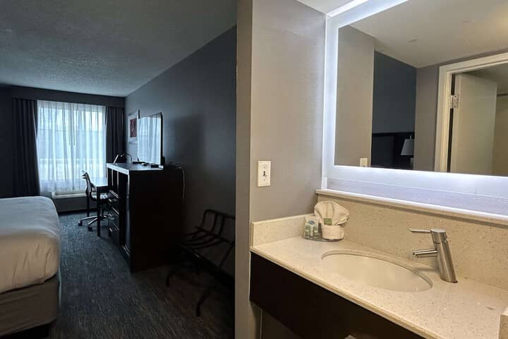 Room 28 of 40